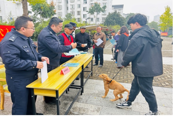 【江陵街道】山湖社区养犬宣传进小区  文明养犬入人心--.jpg
